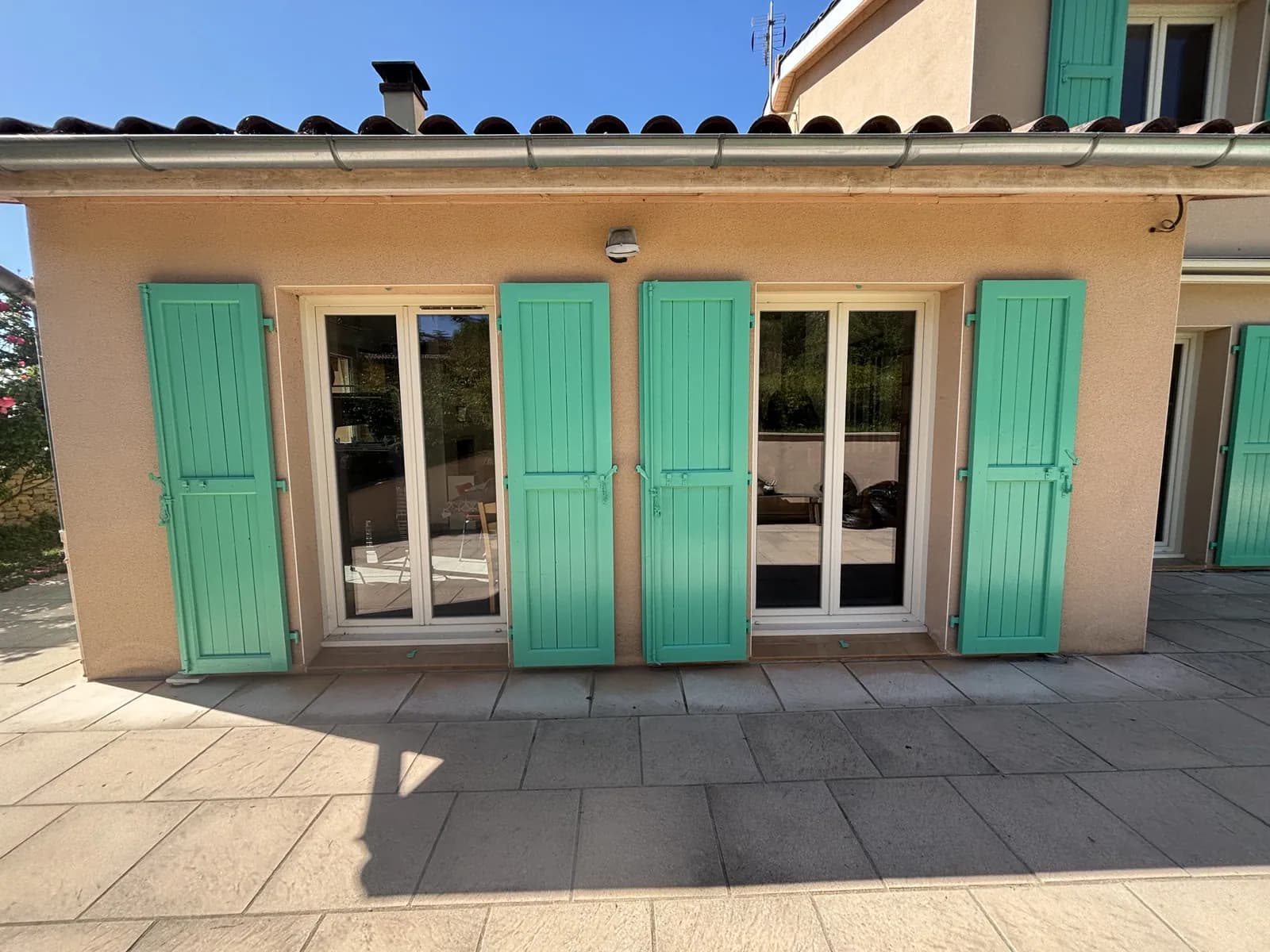 Menuiseries et façade après mise en peinture