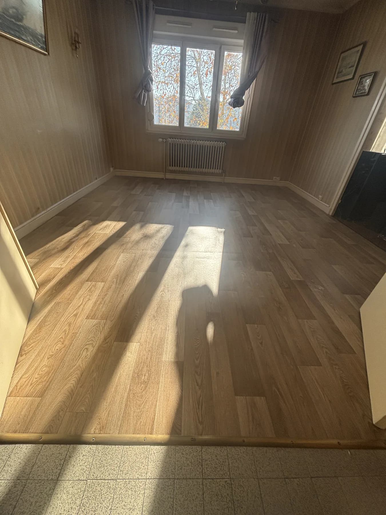 Revêtement de sol en motif chevron après pose