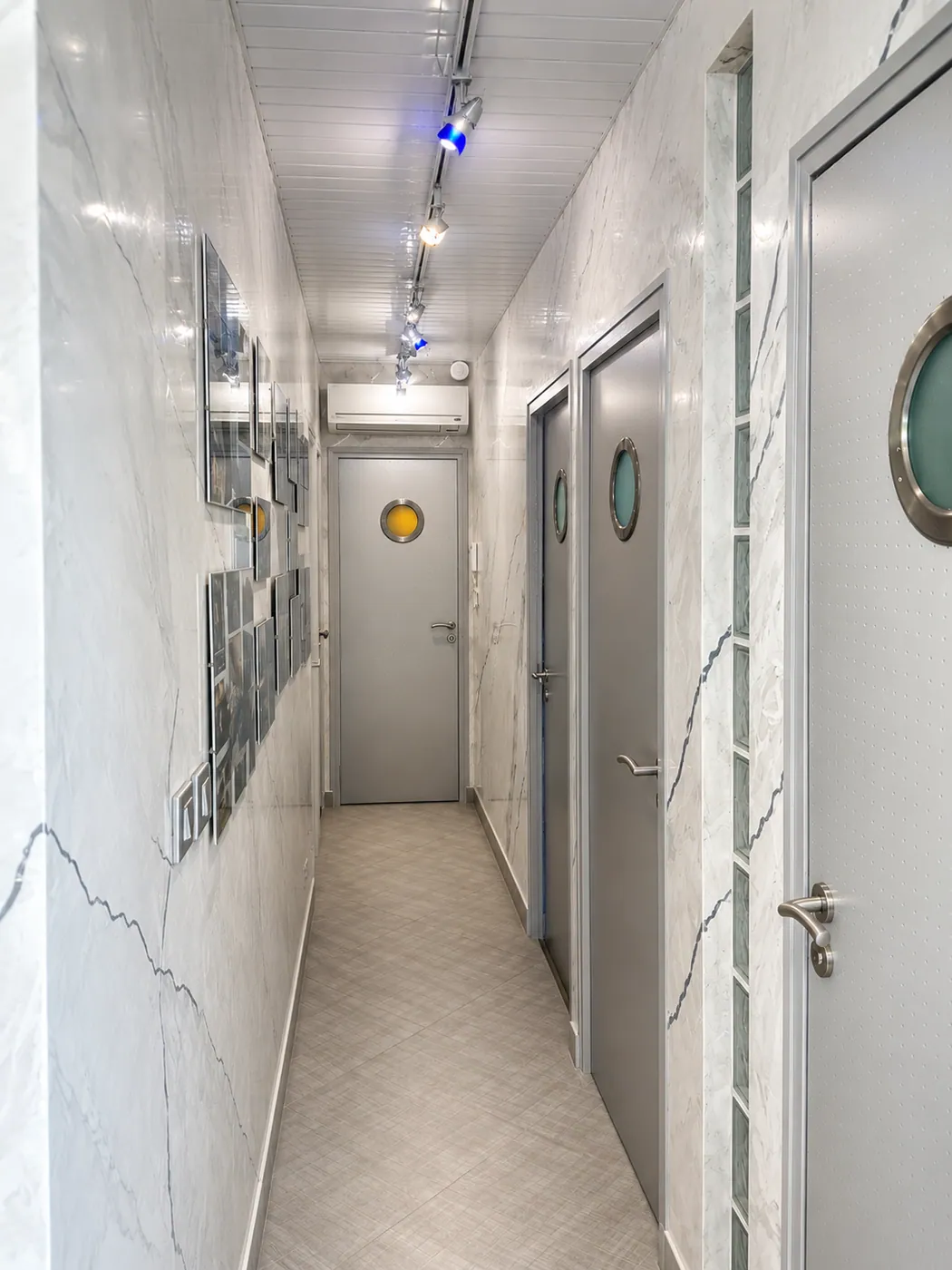 Couloir en enduit décoratif marbré